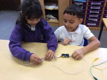 Creating circuits in 4H