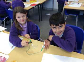 Creating circuits in 4H