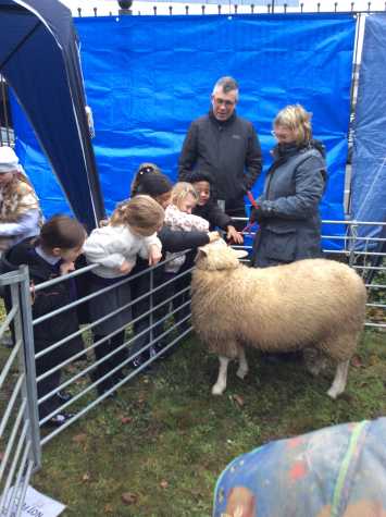 Year 2’s Living Nativity Visit