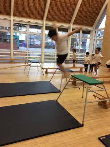 Travel, balance and jump in Reception